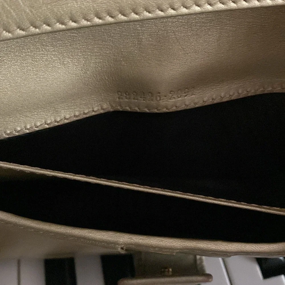 Gucci Guccissima Interlocking GG Wallet - Picture 9 of 11